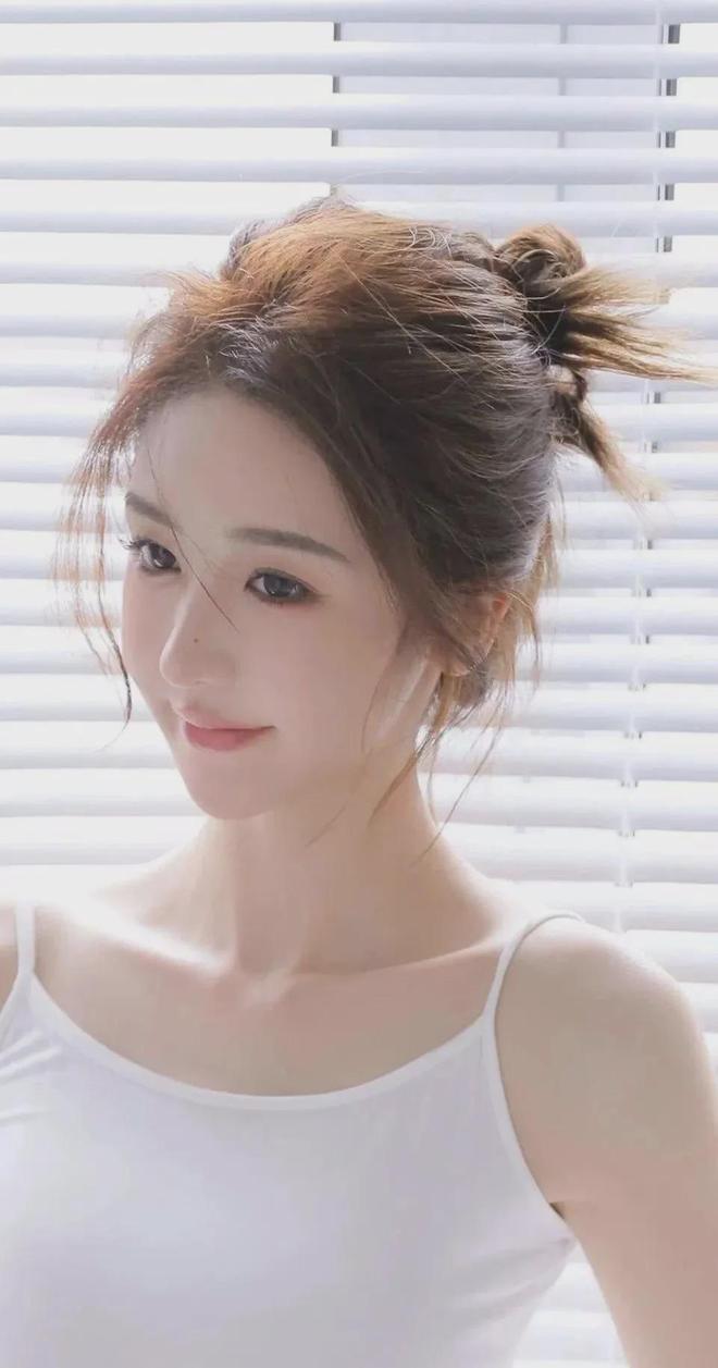 68岁大妈被30岁小伙追